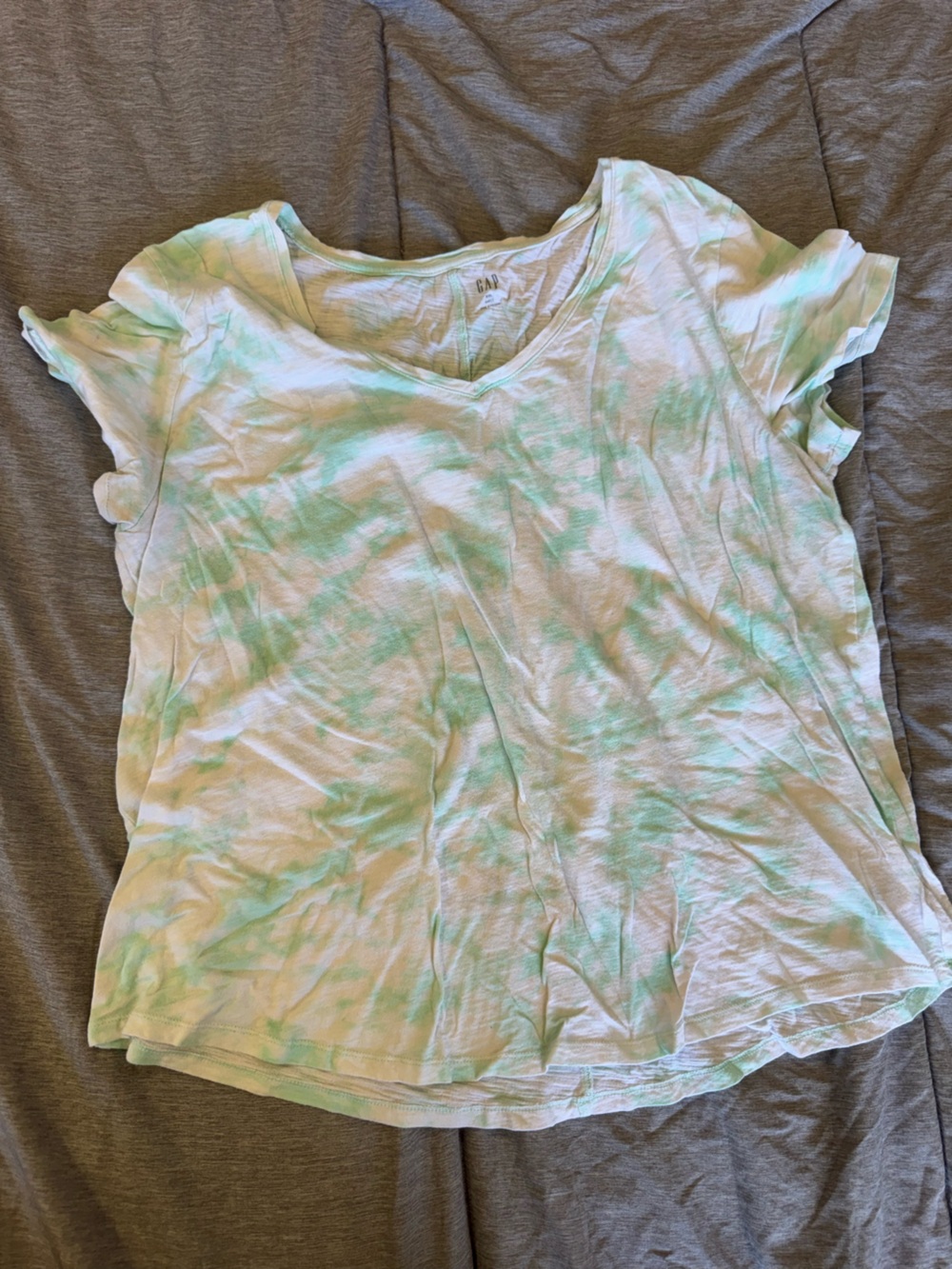 GAP Women's White and Light Green Tie-Dye V-Neck Tee